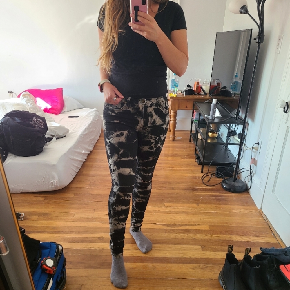 Black and white tie-dye mid-rise skinny jeans
